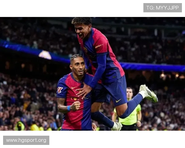 南美德比爆发激烈冲突拉菲尼亚遭踢引发双方大规模推搡混乱场面持续升级