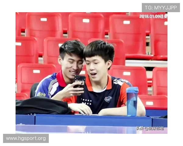 王楚钦笑捂嘴纵横赛场横扫牛冠凯展现强劲状态引爆全场