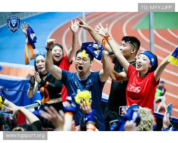 苏超球员脖间麦克风如项链般璀璨 引发热议成新焦点