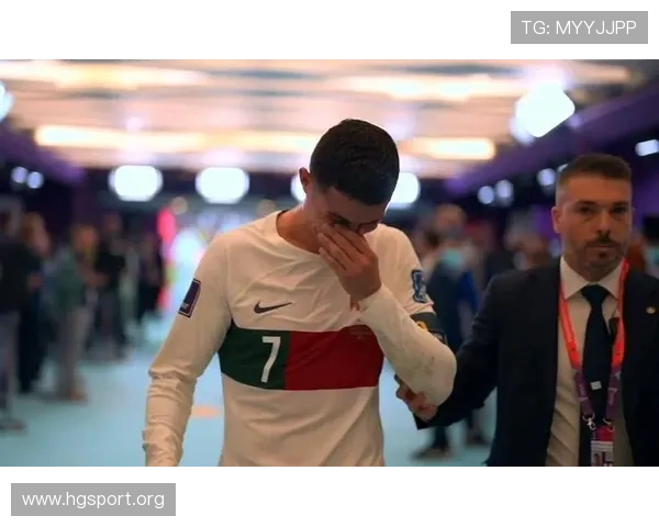 40岁的C罗依旧爱哭背后是冠军执念与人性真实成熟岁月的情感力量